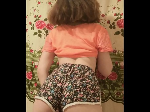 ❤️ Sexy jong baba wat haar kortbroek op kamera uittrek ❤ Fok by ons ️❤
